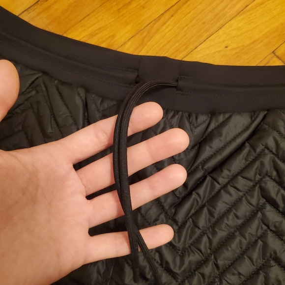 NWT Athleta "Apres Ski" Quilted mini short. Black. Size 14. Plus size. - Picture 7 of 13